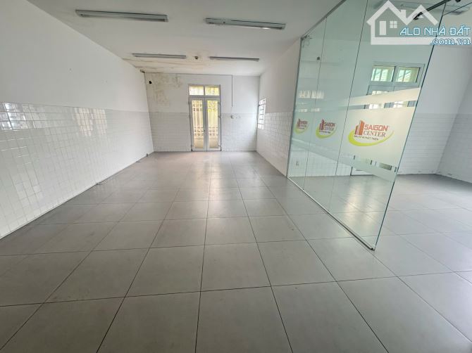 Cho thuê biệt thự góc 2 mặt tiền đường Nguyễn Gia Trí Q.Bình Thạnh DT 10x22-3 lầu.Giá 60tr - 8