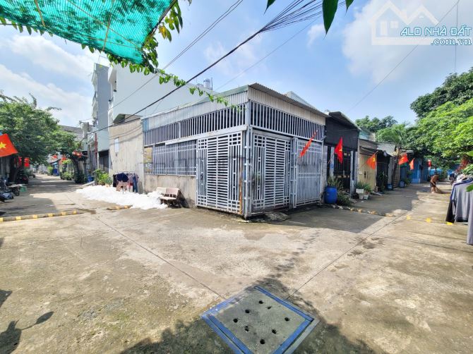 Bán nhà cấp 4 góc lửng góc 2MT sân ô tô p.Tân Đông Hiệp Tp.Dĩ An chỉ 2ty900 TL M7526 - 8