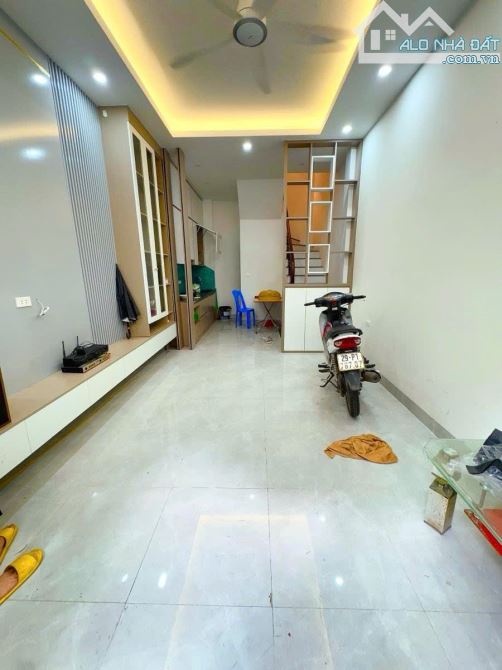 NHÀ MỚI TINH DƯƠNG QUẢNG HÀM 35m 5 TẦNG MT 3.3m NGÕ THÔNG  KINH DOANH SIÊU ĐỈNH GIÁ 8.6 TỶ - 8