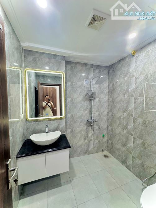 Giáp Bát ,diện tích 51m, 6tầng , MT 3.4m, giá 20,5tỷ Hoàng Mai