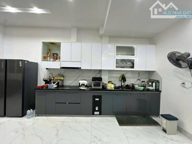 Bán nhà 03 tầng mặt tiền kinh doanh Đặng Huy Trứ, phường Phước Vĩnh, Tp.Huế giá rẻ chỉ 5,x - 9