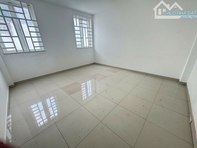 Cho thuê biệt thự góc 2 mặt tiền đường Nguyễn Gia Trí Q.Bình Thạnh DT 10x22-3 lầu.Giá 60tr - 9