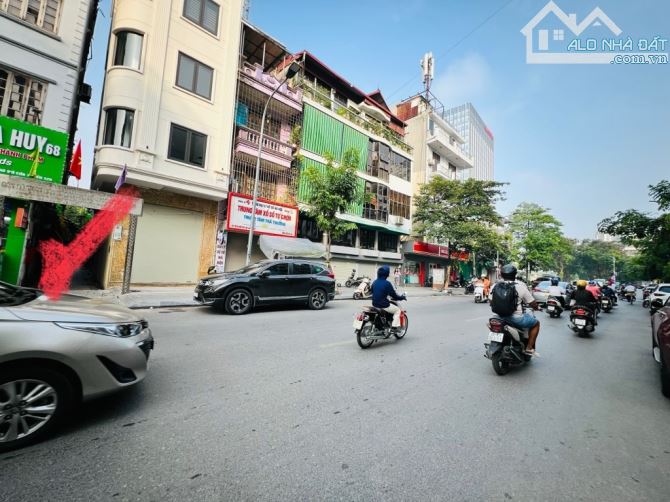 BIÊT THỰ VƯỜN ĐÀO TÂY HỒ .MẶT TIỀN QUYỀN LỰC, NGÕ RỘNG Ô TÔ TRÁNH DỪNG ĐỖ NGÀY ĐÊM. VỊ