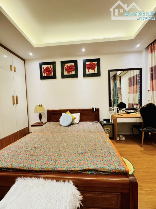 PHÂN LÔ HOÀNG QUỐC VIỆT, 2 MẶT TIỀN NGÕ THÔNG, ÔTÔ 7 CHỖ, 43m, 5 TẦNG MỚI, 15.8 Tỷ