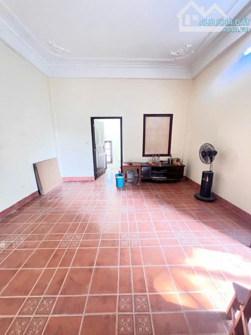 Bán nhà Thụy Khuê, nhỉnh 8 Tỷ, 40m, 5 tầng, ngõ nông cách ô tô tránh 50m