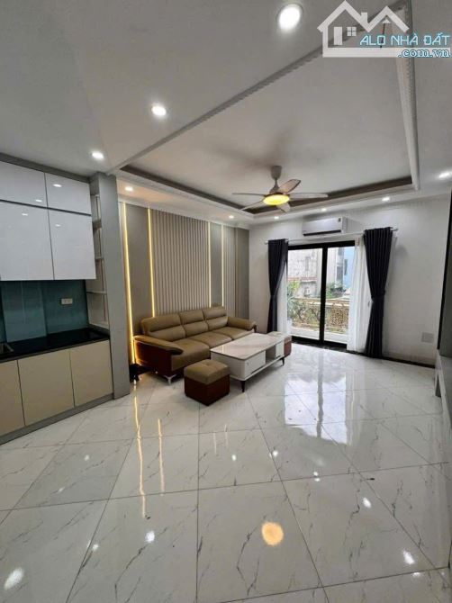 Bán Nhà Tây Hồ- Nhỉnh 11 Tỷ -oto tránh nhau-7 Tầng thang máy.