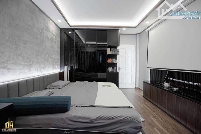 Hiếm! Nhà mới Bạch Mai 40m x 5T lô góc 30m ô toi tránh ngõ nông giá 8,1 tỷ