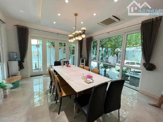 SIÊU PHẨM BIỆT THỰ VƯỜN ĐÀO - TÂY HỒ, SIÊU - SIÊU HIẾM - SIÊU NGON DT 230 M2 X 4 TẦNG