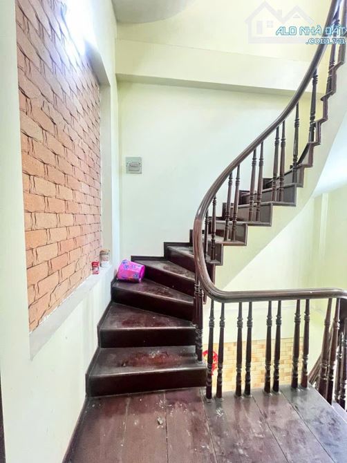 Bán nhà Thụy Khuê, nhỉnh 8 Tỷ, 40m, 5 tầng, ngõ nông cách ô tô tránh 50m