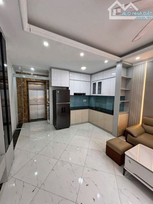 Bán Nhà Tây Hồ- Nhỉnh 11 Tỷ -oto tránh nhau-7 Tầng thang máy.