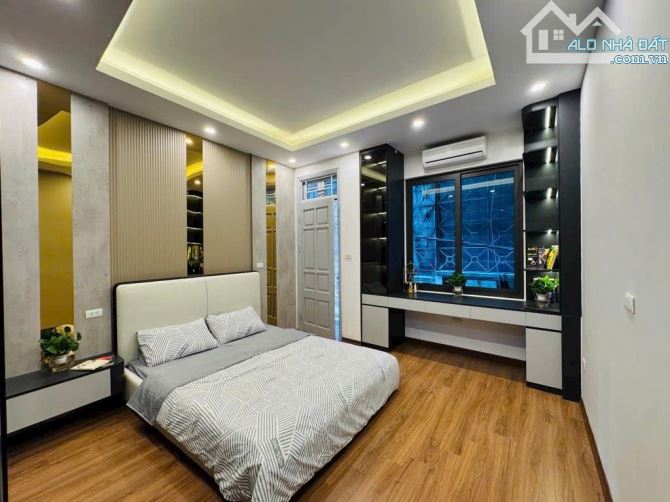 Chị gái nhờ bán -Hồ Đền Lừ - Mặt ngõ thông Kinh Doanh - 31m2 - 5 tầng - nhỉnh 8 tỷ.