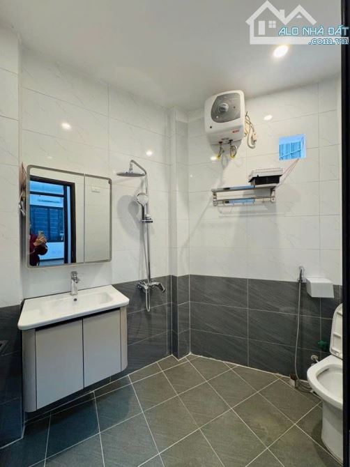 Chị gái nhờ bán -Hồ Đền Lừ - Mặt ngõ thông Kinh Doanh - 31m2 - 5 tầng - nhỉnh 8 tỷ.