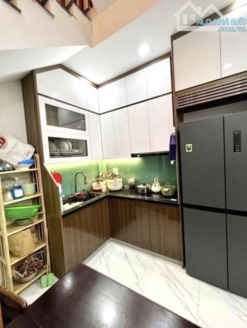 Hơn 7 tỷ nhà đẹp 5 tầng ở ngay Tân Mai- Sát oto tránh-34m