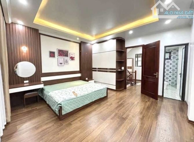 Hơn 7 tỷ nhà đẹp 5 tầng ở ngay Tân Mai- Sát oto tránh-34m