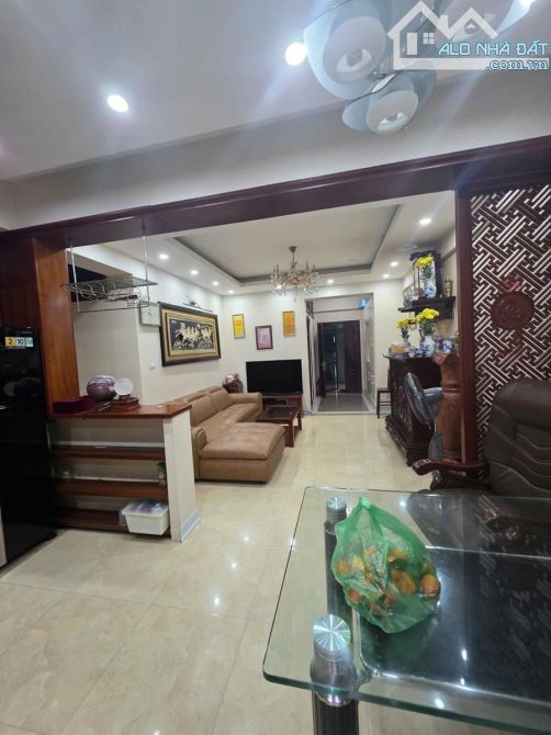 Bán nhà Chung Cư Đền Lừ, Hoàng Mai, 73m2 gồm 2 ngủ, 1 khách, bếp, Giá 4.9 tỷ( ctl).