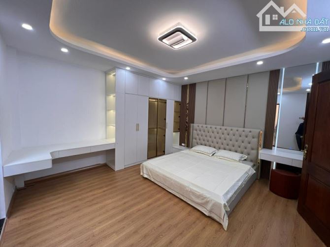 5 tầng thang máy gần mặt phố Bạch Mai gần ngã tư Phố Huế quận Hai Bà Trưng