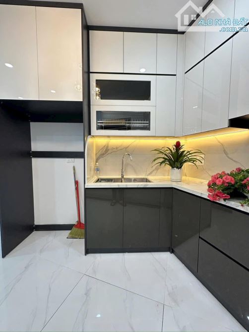 Nhà 4 tầng rộng nhiều phòng ngủ, full nội thất, ngõ nông rộng thoáng, phố Minh Khai