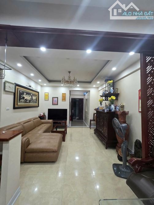 Bán nhà Chung Cư Đền Lừ, Hoàng Mai, 73m2 gồm 2 ngủ, 1 khách, bếp, Giá 4.9 tỷ( ctl).