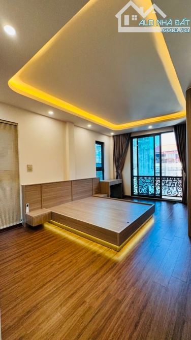 Nhà phố lĩnh nam 46m / 4 tầng / zá 8,85 tỷ . Nhà ngõ thông , otô đỗ cửa