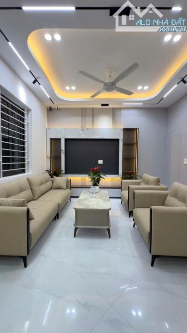 Nhà 4 tầng rộng nhiều phòng ngủ, full nội thất, ngõ nông rộng thoáng, phố Minh Khai