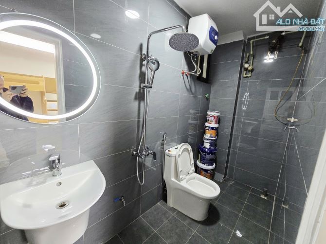 Bán nhà riêng chung cư mini có sổ đỏ phố Cầu Giấy, 50m², 2 ngủ, giá 2,4 tỷ