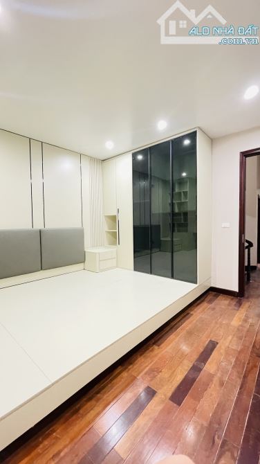 Cần Bán Nhà phố Minh Khai 54M -5 Ngủ, 2 thoáng trước sau, ngõ đẹp rộng chỉ 200tr/m.