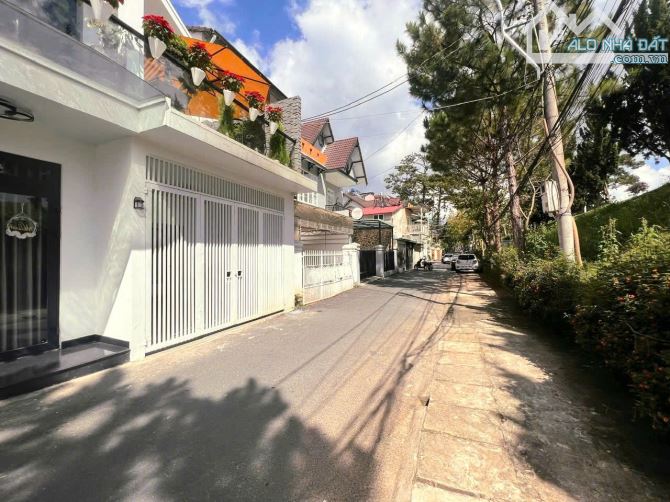 Bán nhà hẻm nhựa lớn khu dân cư trung tâm, gần Quảng Trường Lâm Viên Đà Lạt