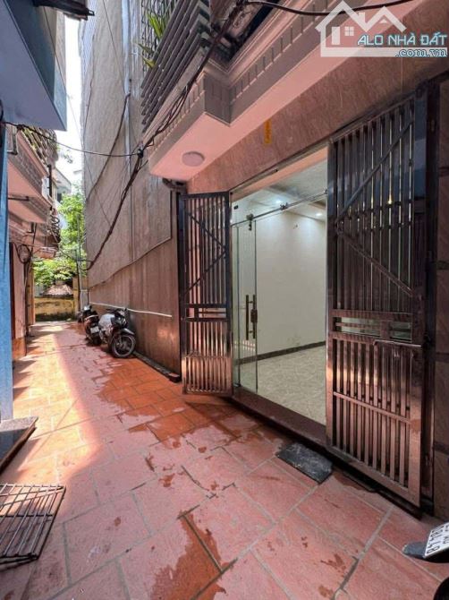 Chính chủ xây 5 tầng chất lượng về ở luôn, ngõ rộng gần đường ô tô, ĐƯỜNG NGUYỄN KHOÁI