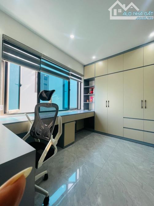 Bán Nhà Phố Lĩnh Nam - Quận Hoàng Mai 30m * 5 Tầng * 8.6 tỷ