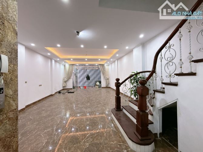 BÁN NHÀ VÂN HỒ 3, OTO ĐỖ CỔNG ,73M, 7 TẦNG THANG MÁY , CÁCH CÔNG VIÊN 100M, GIÁ 21 TỶ