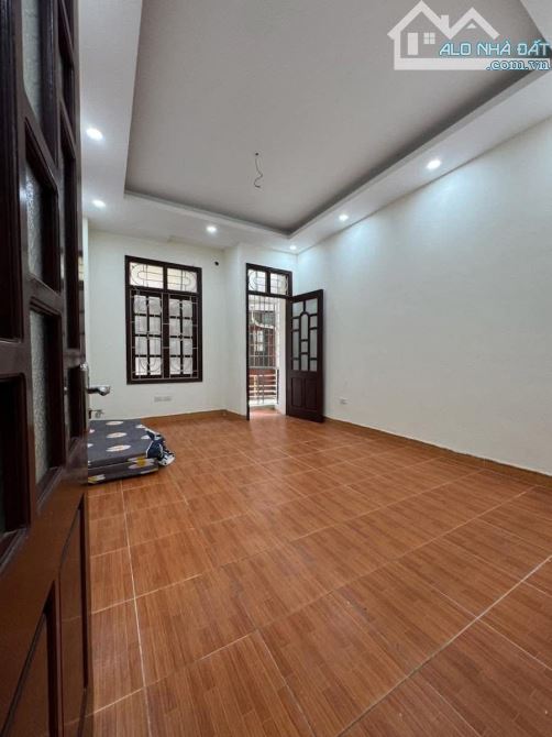 Chính chủ xây 5 tầng chất lượng về ở luôn, ngõ rộng gần đường ô tô, ĐƯỜNG NGUYỄN KHOÁI