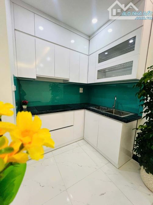 Bán nhà 4 tầng nội thất đẹp về ở luôn, gần mặt phố Trương Định quận Hoàng Mai, gần Giải Ph