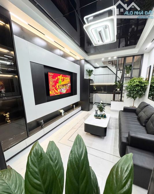 PHỐ KHƯƠNG TRUNG — SIÊU CHẤT PHÂN KHÚC~7 TỶ – NHÀ 5T XÂY MỚI TỪ MÓNG – 3 NGỦ KHÉP KÍN