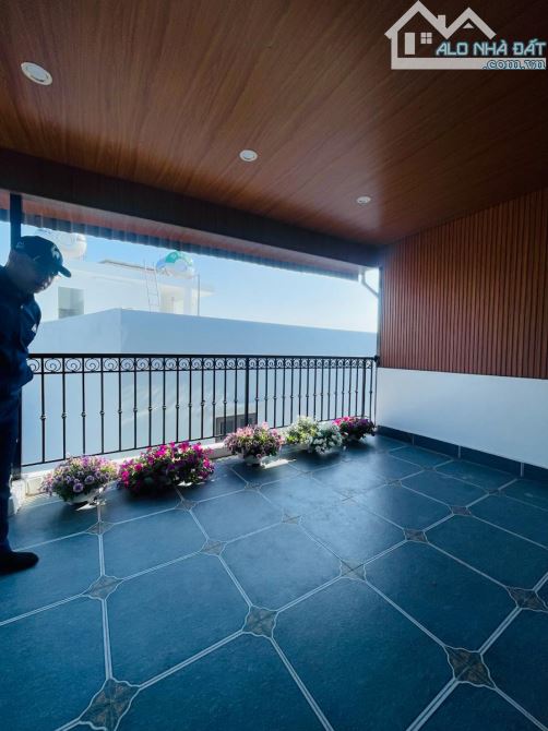 Bán Nhà Phố Lĩnh Nam - Quận Hoàng Mai 30m * 5 Tầng * 8.6 tỷ