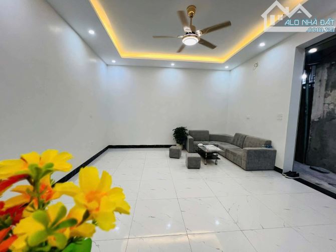 Bán nhà 4 tầng nội thất đẹp về ở luôn, gần mặt phố Trương Định quận Hoàng Mai, gần Giải Ph