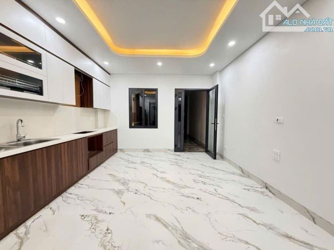 BÁN NHÀ XUÂN LA 75m2 sổ × 7T THANG MÁY. NHÀ MỚI + GẦN PHỐ - GARA Ô TÔ + GIẾNG TRỜI CỰC MÁT