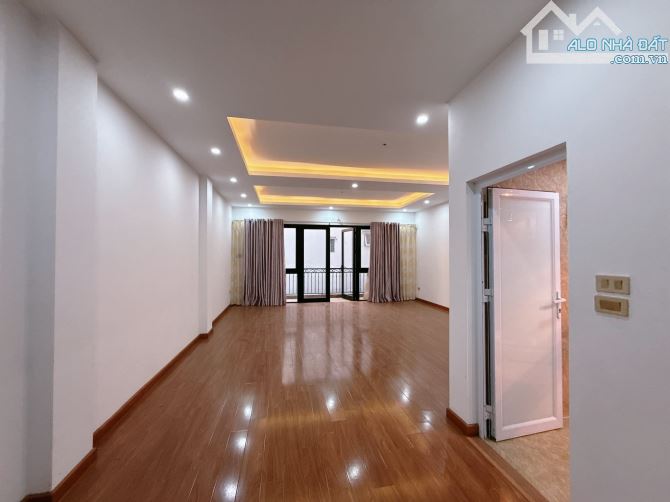 BÁN NHÀ VÂN HỒ 3, OTO ĐỖ CỔNG ,73M, 7 TẦNG THANG MÁY , CÁCH CÔNG VIÊN 100M, GIÁ 21 TỶ