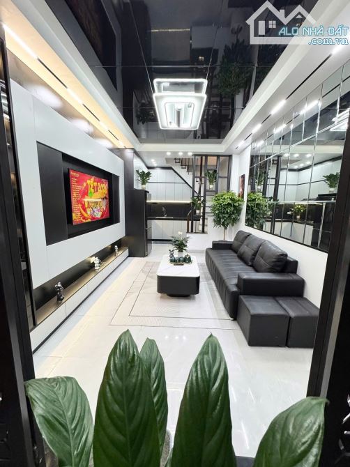 PHỐ KHƯƠNG TRUNG — SIÊU CHẤT PHÂN KHÚC~7 TỶ – NHÀ 5T XÂY MỚI TỪ MÓNG – 3 NGỦ KHÉP KÍN