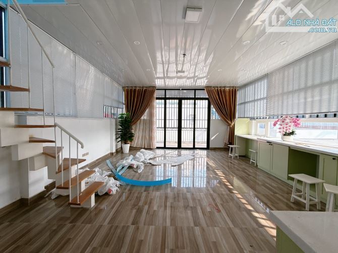 BÁN NHÀ VÂN HỒ 3, OTO ĐỖ CỔNG ,73M, 7 TẦNG THANG MÁY , CÁCH CÔNG VIÊN 100M, GIÁ 21 TỶ