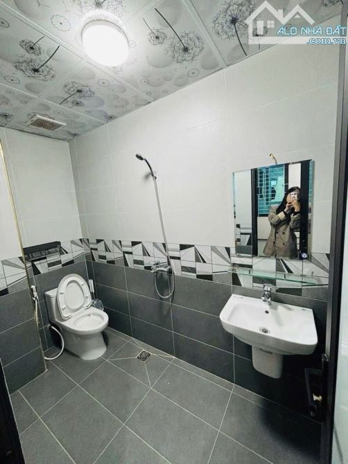 BÁN NHÀ TT ĐỐNG ĐA DT 50M 5 TẦNG VỊ TRÍ SIÊU ĐẸP GẦN OTO NGÕ THOÁNG SỔ VUÔNG GIÁ NHỈNH 11Ỷ