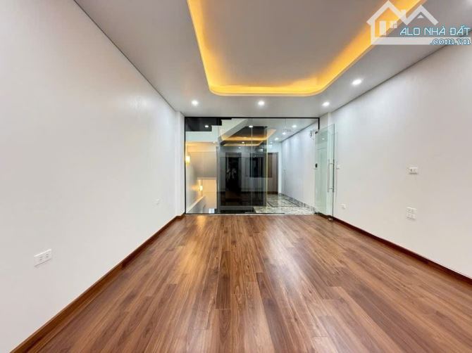 BÁN NHÀ XUÂN LA 75m2 sổ × 7T THANG MÁY. NHÀ MỚI + GẦN PHỐ - GARA Ô TÔ + GIẾNG TRỜI CỰC MÁT