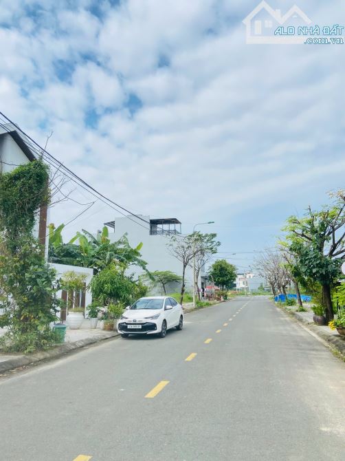 BÁN ĐẤT ĐƯỜNG LÊ MINH TRUNG SÁT SÔNG, ĐỐI DIỆN CÔNG VIÊN