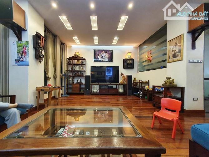 BÁN NHÀ PHỐ NGUYỄN VĂN HUYÊN PHÂN LÔ OTO KINH DOANH TẤP NẬP DT60m2*5T DÂN XÂY. 18 TỶ