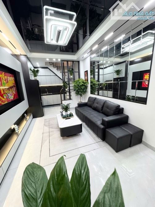 NHÀ ĐẸP KHƯƠNG TRUNG – 33M² x 5 TẦNG – NGÕ THÔNG – GẦN PHỐ – Ở NGAY – 7 TỶ