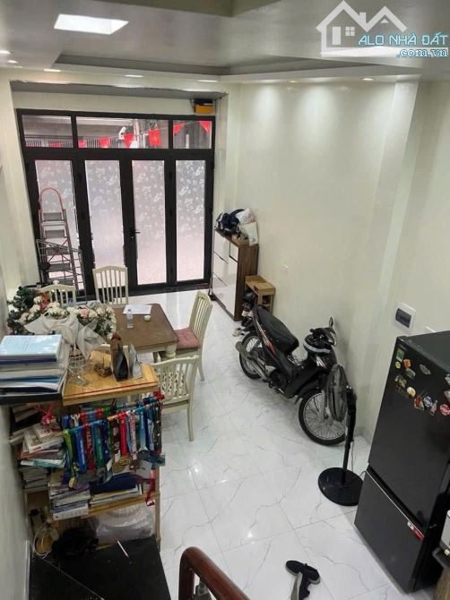 BÁN NHÀ MẶT NGÕ LẠC LONG QUÂN- Ô TÔ ĐỖ GẦN - LÙI TẬN CỬA - 2 THOÁNG