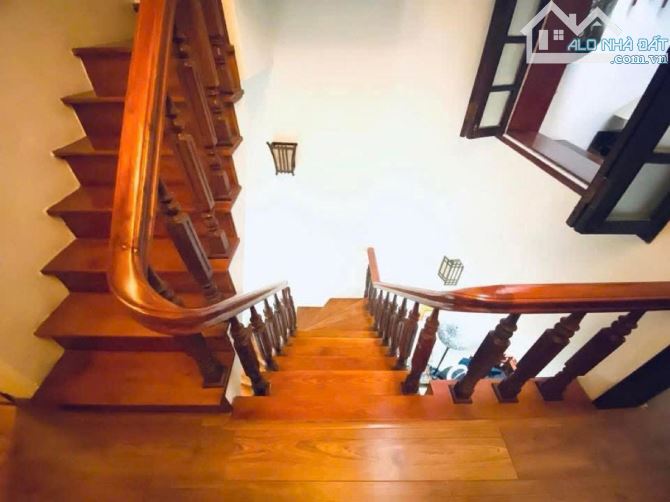 Hot! Bán Nhà Dịch Vọng Cầu Giấy-Lô Góc- Ô tô Đỗ Cửa-2 Thoáng-50M2-5 Tầng-Mt 5m- 18 Tỷ Hơn