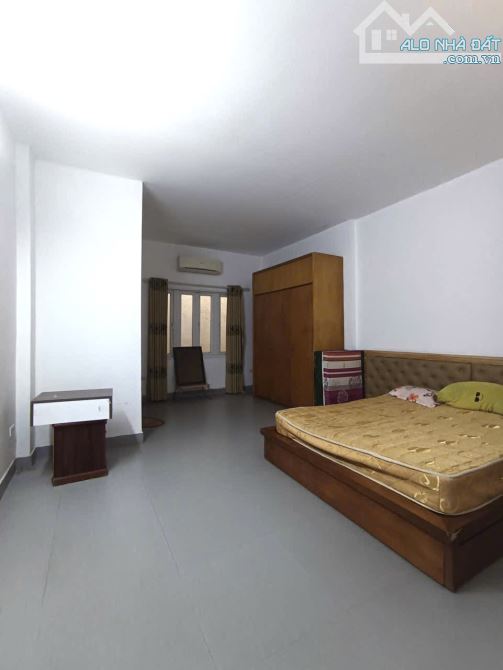 Vip Đống Đa - Huỳnh Thúc Kháng - Nhà dân xây gần ô tô tránh