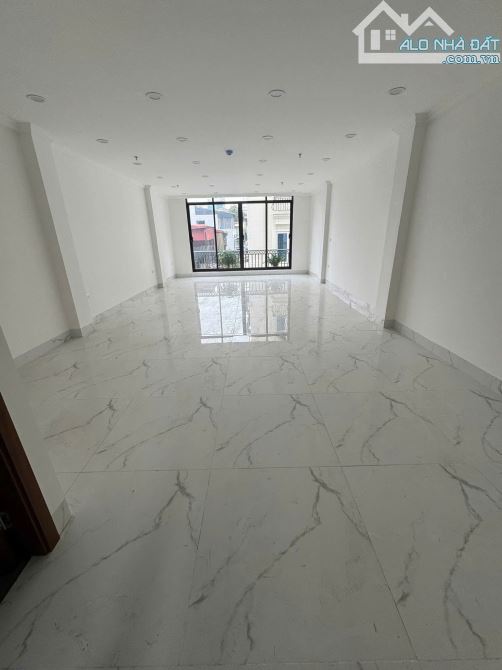 Nguyên Hồng 53m², 9 tầng thang máy, MT 5m, phân lô vỉa hè, 41 tỷ