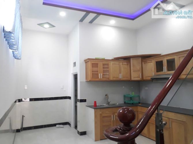 Nhà 2 mặt tiền, 60m2 4tầng ngay chợ Đầu mối Hóc Môn, đường 12m, chỉ 7.2 tỷ - 2