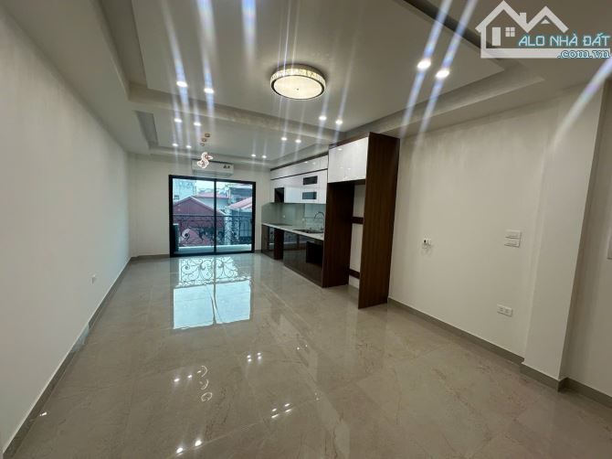 Bán Hoàng Văn Thái Thanh Xuân 40m – 7 tầng – mt 4m, khu phân lô ô tô đỗ cửa – vào nhà.